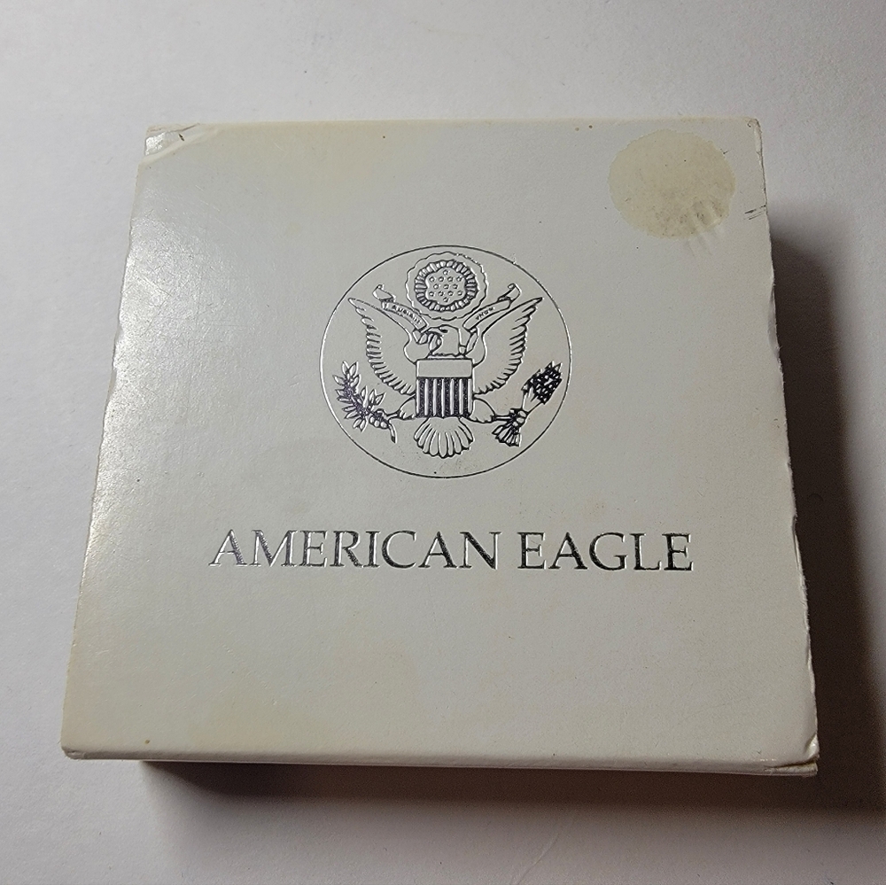 2001 Silver Eagle One Dollar Coin in Display Case Collectible - Picture 2 of 8